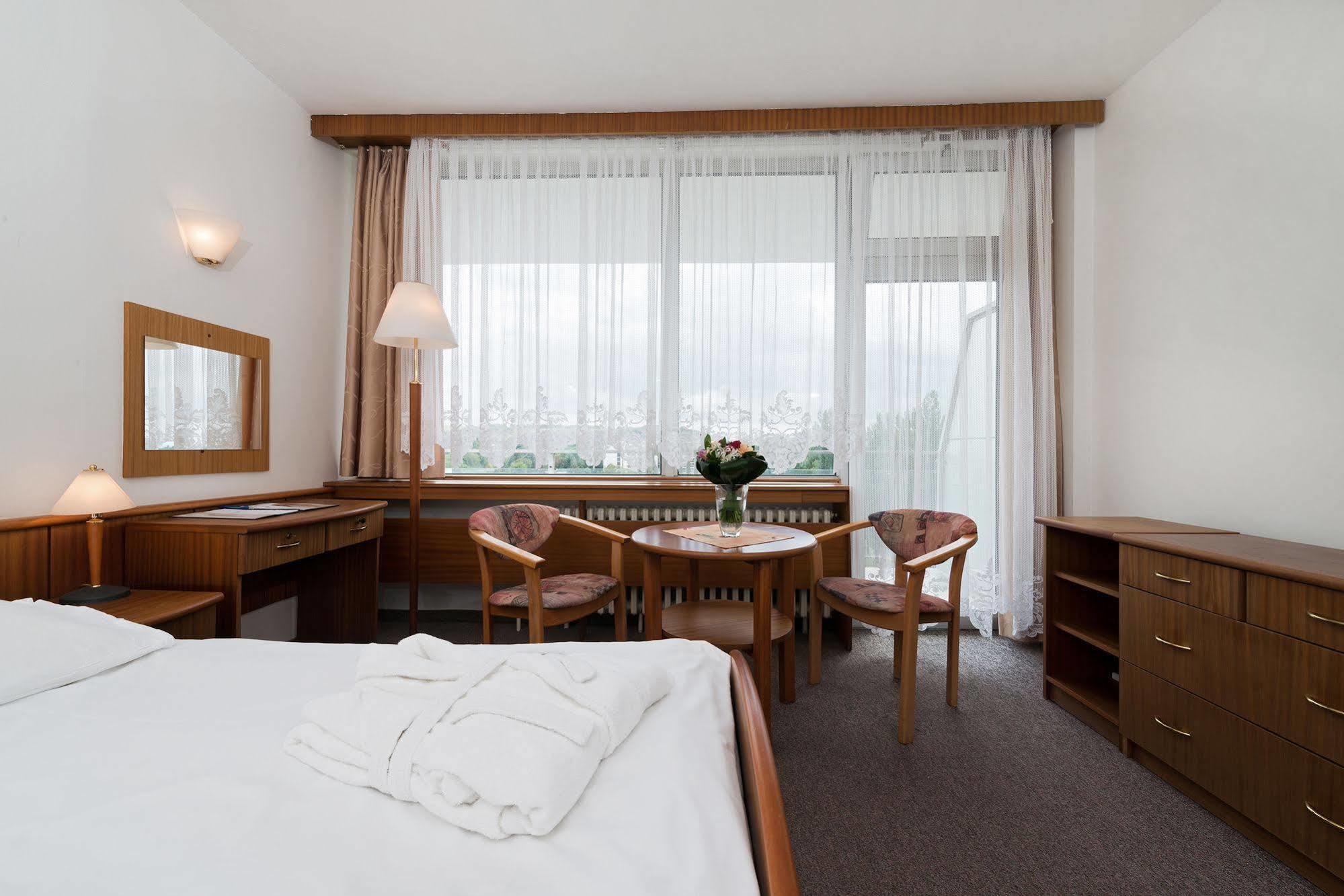 Ensana Splendid Hotell Piest'any Eksteriør bilde